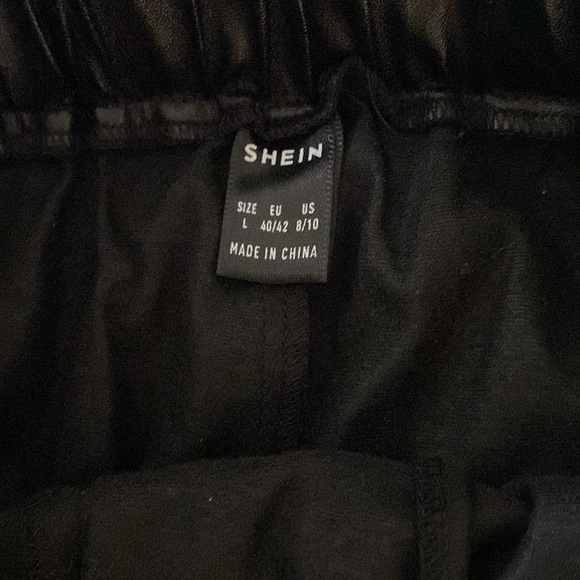 Shein Black with White Stars Tie Up Faux Leather Shorts Size Large - Picture 7 of 9